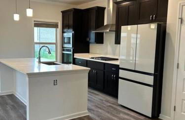 Spacious Modern Retreat Near Downtown - Photo 21