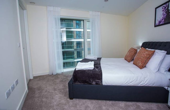 PREMIUM WOOLWICH 2 BED APARTMENT - Photo 17
