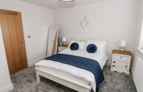 LunaRoxx, 6 Meadow Gardens, Kilgetty - Photo 15