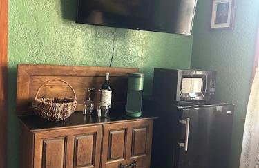 Private Gated Garden Suite in Historic Home, walk to UNM Football and Basketball, UNM and Pres Hospitals - Foto 9