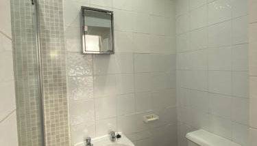 Whitehorse's Gated Studio Apartment - Foto 5, Shower