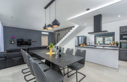 A lovely poolside villa in Krnica ideal for family - Foto 9