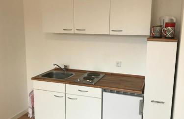 An der Uniklinik, Apartment mit eigener Küche und renoviertem Badezimmer, Zentrale Lage - Photo 7