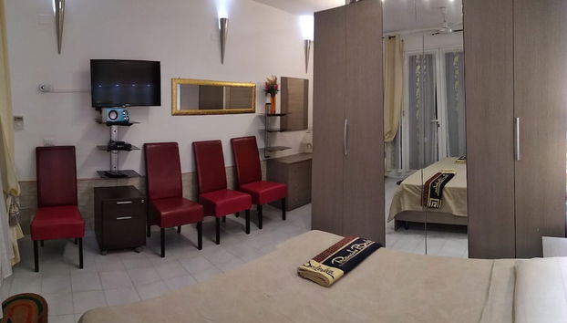 Apartment - Sleeps 3 & Swimming Pool - Foto 2, Imagen principal