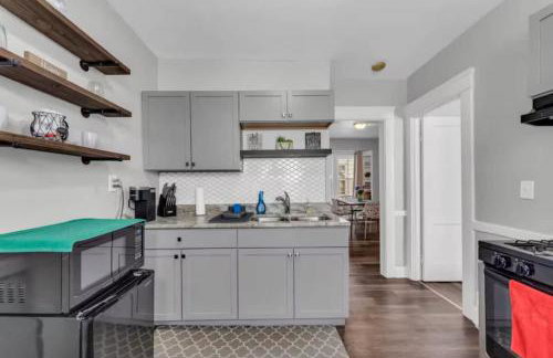 Bright 2BR South Hills - Old Brooklyn Home - Foto 13