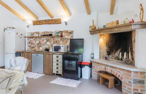 2 Bedroom Cozy Home In Kostrcani - Photo 6