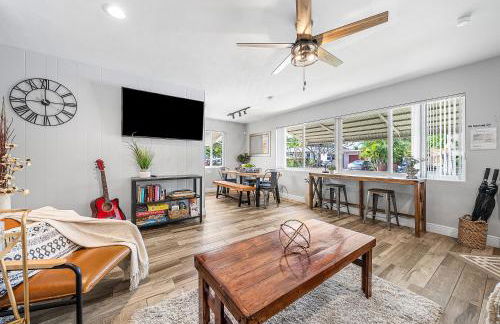 Coastal Harbor, King Bed, Pickleball Gear, Golf set, BBQ- 1 dollar rides to Beach, by Maven Vacation Rentals - Foto 13