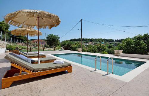 Christine's House - Photo 3