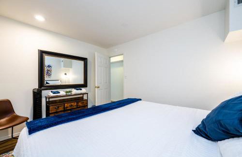 4BR Spacious Condo, Private Lake MI Beach Access, Outdoor Heated Pool - Photo 12