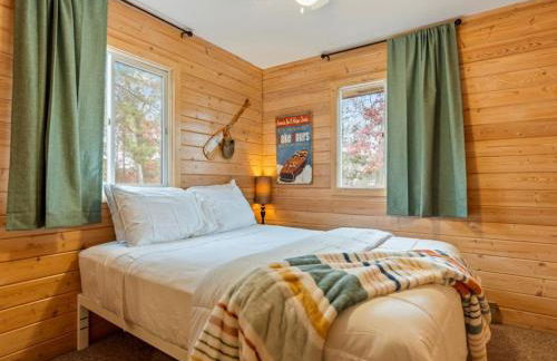 Cute Whitefish Cabin with Hot tub - Foto 9