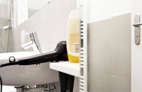 SC 06 by ROCKCHAIR Apartments l SUPERHOST Status l 4 Bedrooms Boxspringbeds 2 Bathrooms Balcony Elevator - Cozy Family & Business Flair welcomes you! - Foto 32