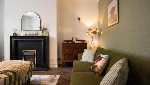 Holmfirth Home, Comfortable Stay, Near Trails and Town, Sleeps 5 - Foto 5, wardrobe