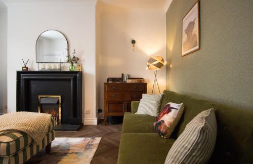 Holmfirth Home, Comfortable Stay, Near Trails and Town, Sleeps 5 - Foto 5