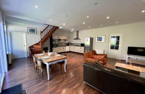 La Liberté, Loft 90 m2 rénové centre-ville, terrasse amenagee, jeux & parking - Foto 8