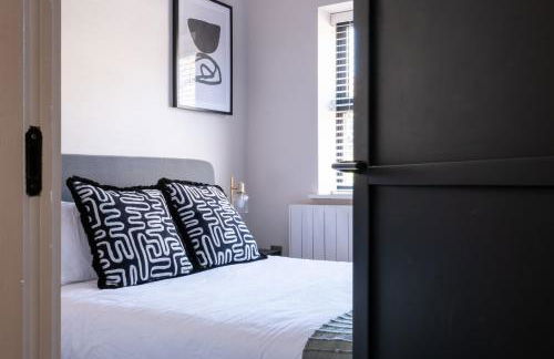 Luxury 4BDR House By Torr Property Group Short Lets & Serviced Accommodation With Free Gated Secure Parking & Private Patio Garden Liverpool - Foto 72