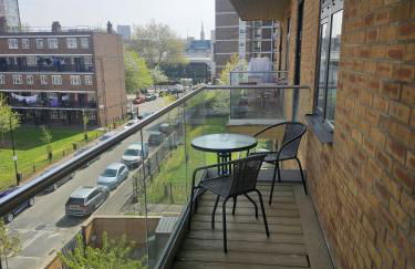 2 Bedroom, 2 Bathroom Apartment with Balcony in Hoxton, Zone 1, Sleeps 6 - Foto 12