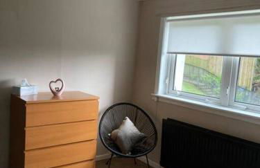 Budget friendly apartment with stairs Near Glasgow airport and Loch Lomond - Foto 17