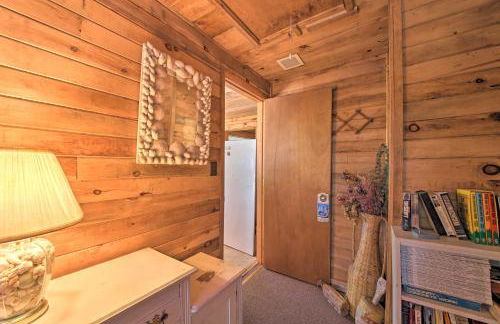 Cozy Cottage on Cat Cove with Wraparound Deck! - Foto 15