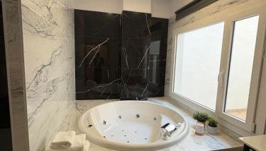 Centric Loft near Arts & Science - Photo 4, towels