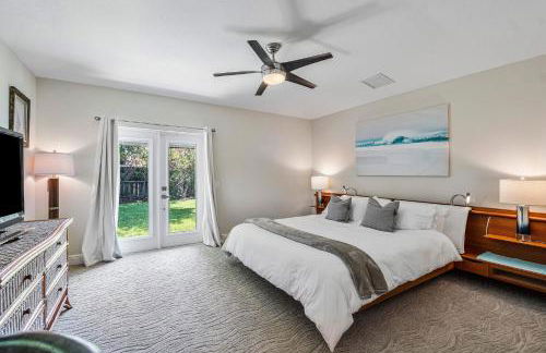 Across from Beach - Renovated Coastal Home, Gourmet Kitchen & Jetted Tub - by Maven Vacation Rentals - Foto 4