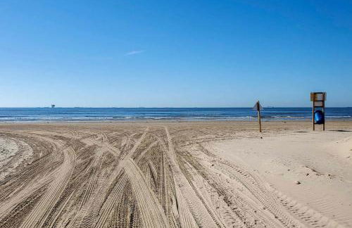 225 Feet to Shore! Ocean-View Crystal Beach Escape - Foto 38