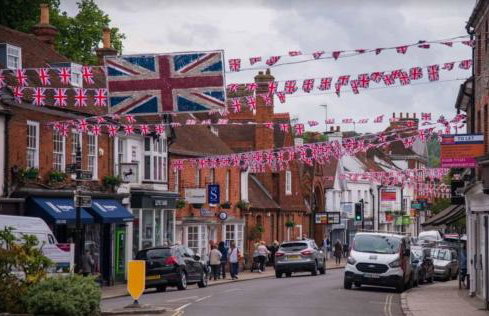 Chic Marlow Escape - Courtyard, River and Fun! Near Windsor and Henley - Photo 14