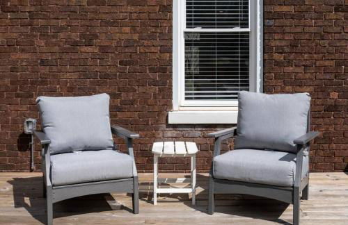 Deluxe 4-Bedroom w Huge Deck 3-Min to Downtown - Foto 32