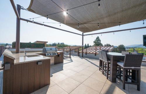 Elevator-Work Here-Gig WiFi-King Bed-Laundry in unit - Foto 54