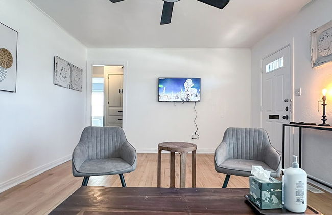 Affordable 2BR Getaway Near Plaza District Lilac1 - Photo 1