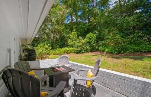 UF SUNSHINE HOUSE - Patio & BBQ - Chef Kitchen - EV Car Station - Upscale Neighborhood! - Foto 29