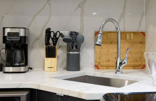 78-1B New 1BR prime UES WD in unit BEST VALUE - Foto 23