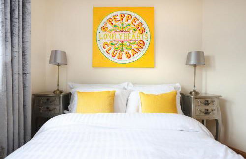 JOIVY Greenknowes Estate with Hot Tub and Bar - Farmhouse and Lodge - Photo 19