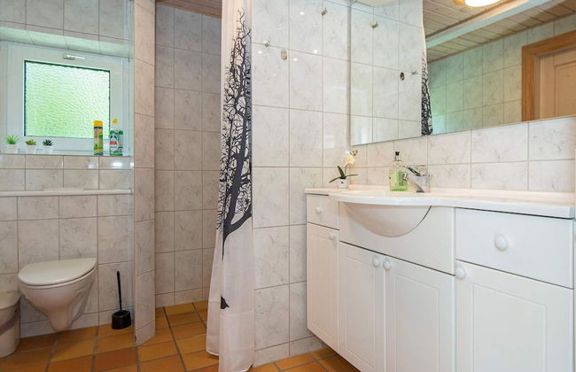 8 Person Holiday Home in Henne - Foto 31