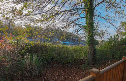 Spacious Oak Cabin with Hot Tub - Devon - Foto 41