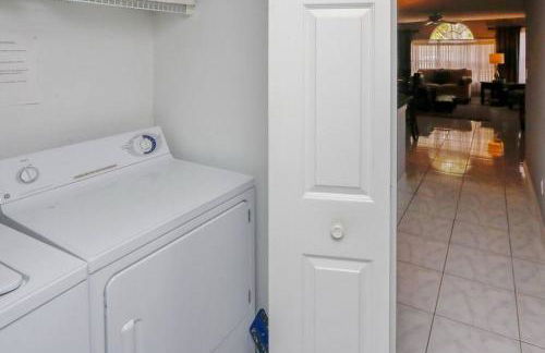 HARRY POTTER LIVES HERE! Unforgettable Home, Pool, Sleeps 8, Near Dis, LOW Rates! - Foto 9