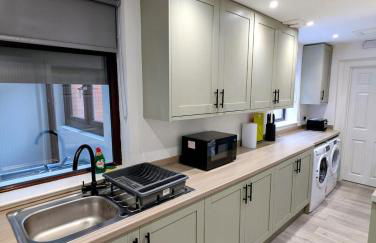 Spacious 4 Bedroom Home - Foto 2