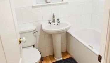 Spacious & modern 3 bedroom house in Peterlee - Foto 4, towels