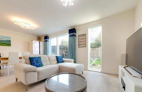 Pass the Keys 53 Austin Drive · Modern Townhouse near Addenbrookes Own Parking - Foto 9