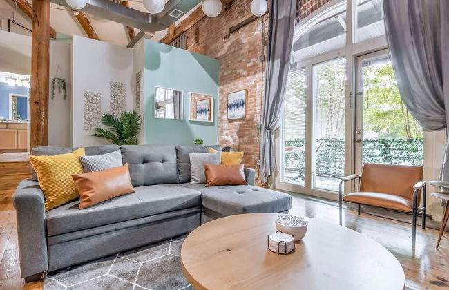 100 Year-old Historic Brick 2BR Loft Large Patio2 - Foto 7