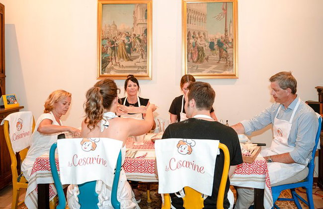Cenas Tradicionales en Livorno : Experiencia Local con Show Cooking - Foto 5