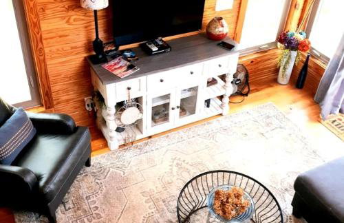 Gorgeous Tiny House with Indoor and Outdoor Lounging Space in Alabama - Foto 3