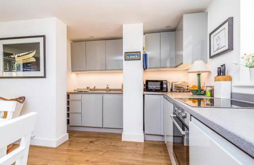 Charming Cottage with Garden - Pass the Keys - Foto 12