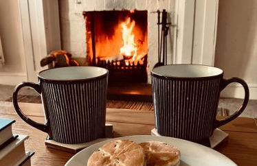 Courtyard Cottage with hot tub and walled garden - Foto 9