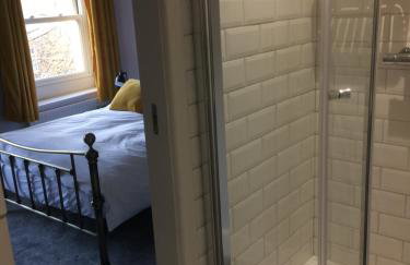 40 Newgate Barnard Castle -Central Location - Court Yard - Dog Friendly - Sleeps 7 - Wood Burner - Complimentary Logs & Wine - Smart TV - Foto 20