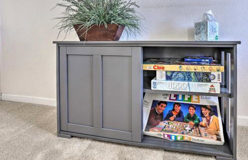 Near Shops & Eats! Centennial Home w/ Sunroom - Foto 18