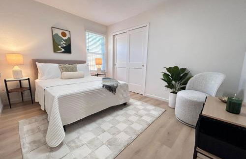 Quiet Community, Stylish Escape - Photo 10