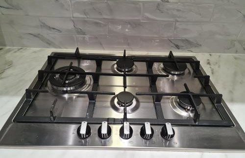 Whole House - 4 Bedrooms - Parking - Sleeps 8 - Foto 10