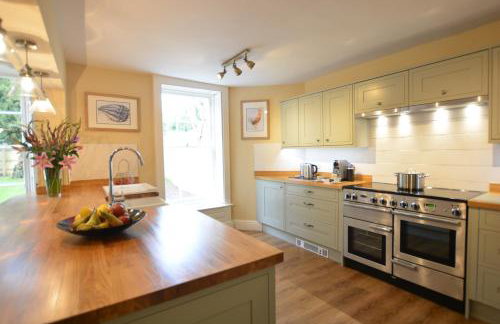 Henstead Hall - Photo 2