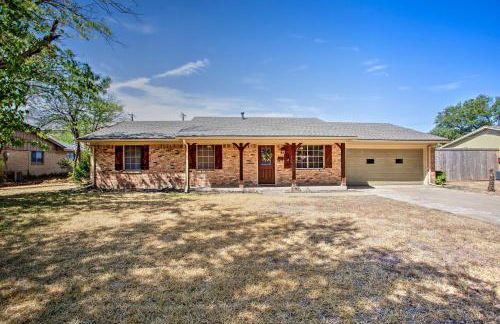 Home in Historic Waxahachie with Yard and Patio! - Foto 2