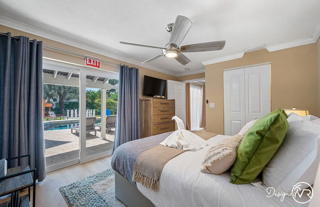 8BR Villa with Heated Pool Near Beach - Foto 25